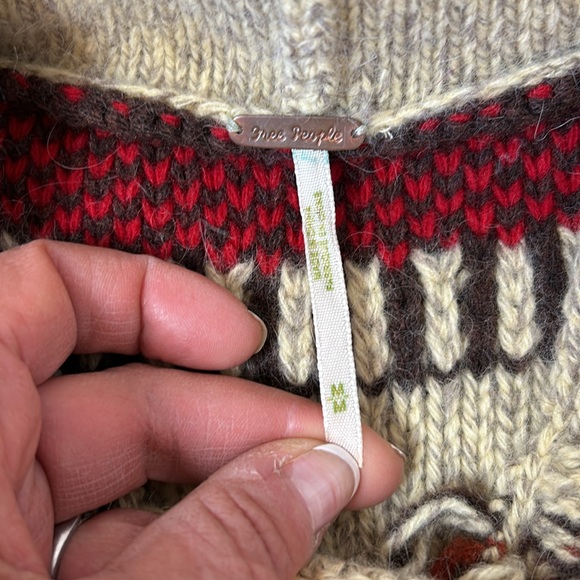 Free People Women's Sweater SizeM. Button front - Picture 4 of 8